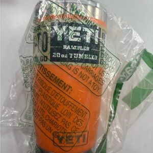 YETI Rambler 20 oz Tumbler - Orange